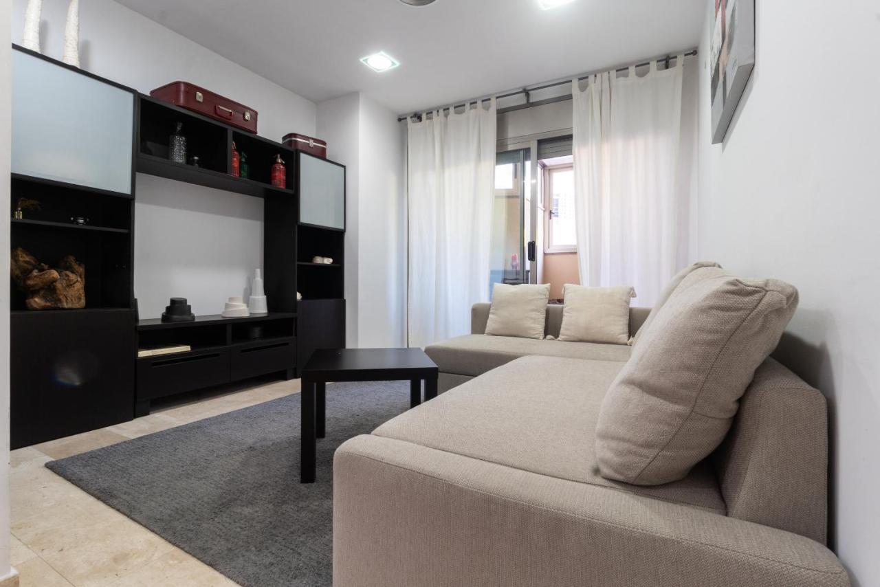 Apartment Up Live I
